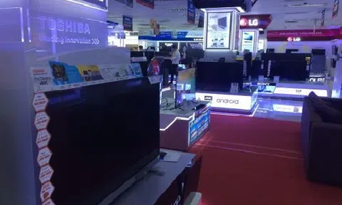 Giảm giá `khủng` ti vi trước Chung kết World Cup 2018