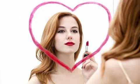 Là phụ nữ, tốt nhất nên làm ra tiền, đừng dại mang danh kẻ ăn bám!