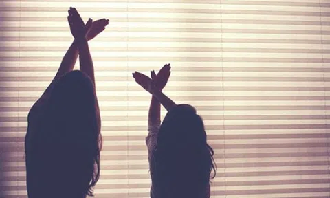 Thư mẹ gửi con gái: Hãy làm điều con muốn, nhưng đừng bắt người khác chịu trách nhiệm