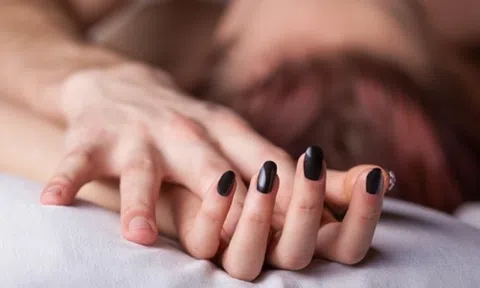 Đàn bà ngoại tình vì cái ôm, đàn ông ngoại tình vì... cái giường!