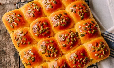 Tuyệt chiêu làm bánh mì bí đỏ thơm ngon