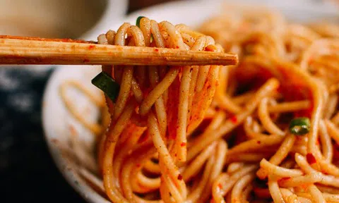 Mách bạn cách làm mì xào bơ đậu phộng cực nhanh mà ngon hết sẩy