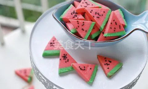 Khéo tay làm bánh quy dưa hấu xinh xắn cho các bé nhà bạn thôi!
