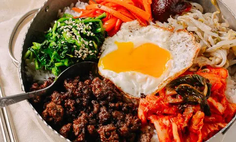 Đầu tuần bận rộn chỉ cần một tô cơm trộn như thế này là đã đầy đủ chất