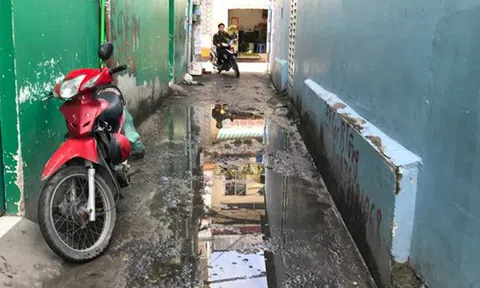 Nhà mất giá vì hẻm vào ngang nhiên bị lấn chiếm và ngập nước