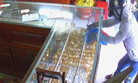 Lấy vàng xong, tên trộm xóa hết dữ liệu camera