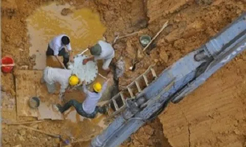 Đường ống nước sạch sông Đà lại gặp sự cố