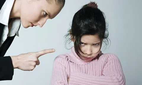 Những hành vi của cha mẹ dễ khiến con trẻ trở nên bất hiếu và 3 giải pháp hữu ích
