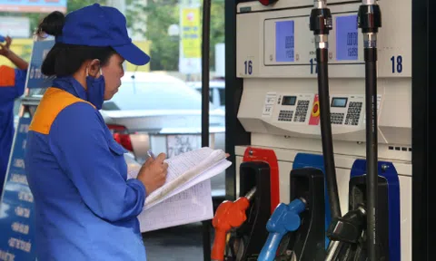 Giá xăng giảm từ 15h