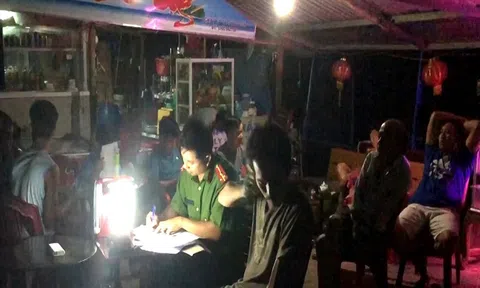 2 tụ điểm cá độ bóng đá World Cup lớn bị triệt phá trong đêm