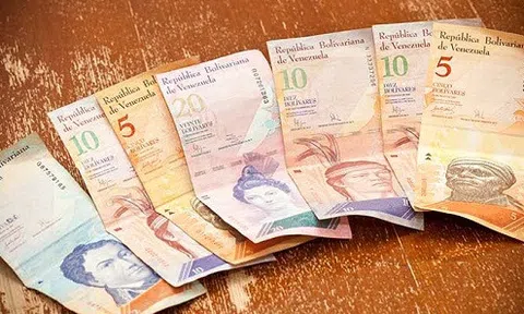 Nửa tháng lương không mua nổi hộp trứng ở Venezuela