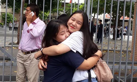 Thi tốt nghiệp THPT Quốc Gia: Những giọt nước mắt, nụ cười hạnh phúc
