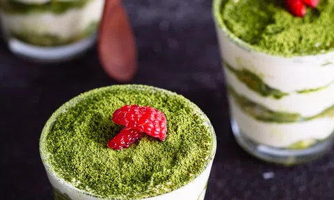 Tráng miệng bằng bánh tiramisu trà xanh ngon miệng, đẹp mắt