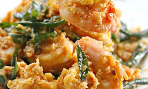 Đãi cả nhà bằng món tôm sốt trứng muối lạ miệng, ngon ngất ngây