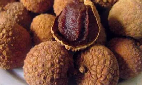 Vải thiều sấy khô xuất buôn 30.000 đồng/kg đắt khách