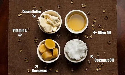 Vượt qua cơn `ác mộng` môi thâm đen nhờ tự làm son, nguyên liệu dễ kiếm từ tủ bếp