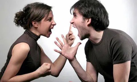 Đàn bà khôn khi cãi vã không bao giờ làm 5 điều này