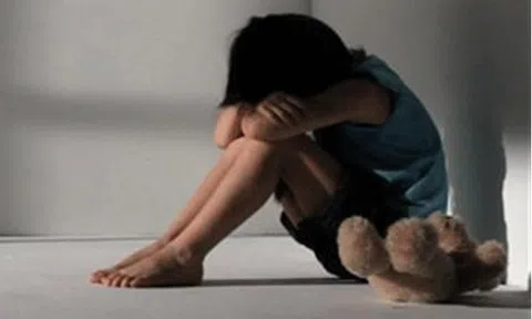 `Hôm qua con của bạn tôi tự sát`: Tâm sự của một bà mẹ đang gây bão