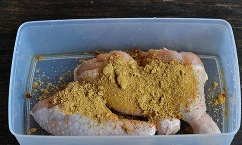 Làm món gà nướng trộn sa tế ngon bá cháy bằng nồi cơm điện