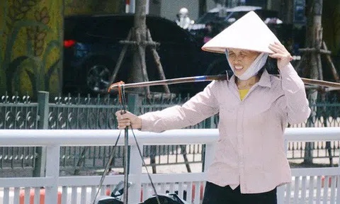 Hối hả mưu sinh dưới “chảo lửa” ở Hà Nội