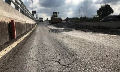 Cầu vượt phải \'cấp cứu\', chi 29 tỷ để giảm người