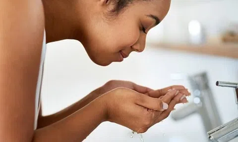 Chăm sóc da mặt đúng cách – Phương pháp hồi phục sắc khí sau mỗi chuyến bay