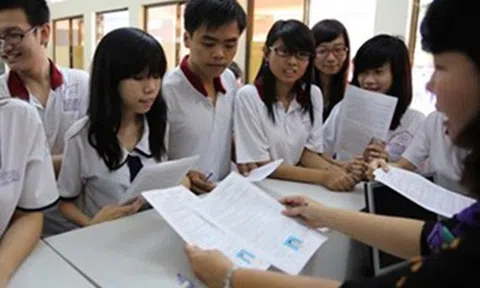 Tuyển sinh lớp 10 tại Hà Nội: Phụ huynh đau đầu với cách tuyển sinh của trường tư