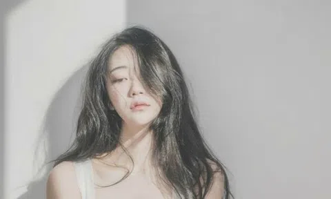 Đàn bà quá khôn ngoan thì thiệt người, dại quá thì lại thiệt thân