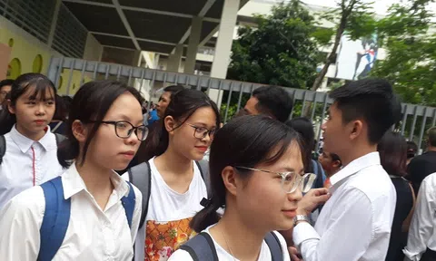 Thí sinh, phụ huynh thấp thỏm chờ điểm thi THPT Quốc gia 2018