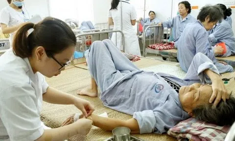 Hà Nội: Nắng nóng gay gắt, bệnh nhân cao tuổi gia tăng chóng mặt