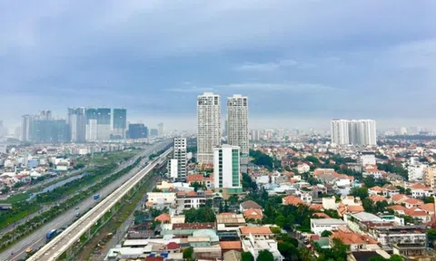 \"Các công ty lớn Việt Nam nên từ bỏ bất động sản\"