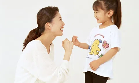 Giả vờ ngốc nghếch - Cách giúp con tự tin bố mẹ có con nhút nhát phải đọc ngay