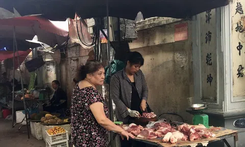 Giá thịt heo tăng nóng: Người nuôi phấn khởi, dân mua “toát mồ hôi”