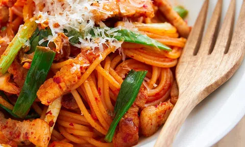 Mách bạn cách làm mì xào kim chi ngon hết sẩy