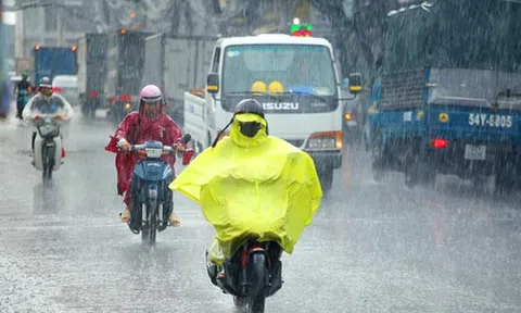 Hà Nội đón mưa rào sau nhiều ngày nắng nóng khủng khiếp