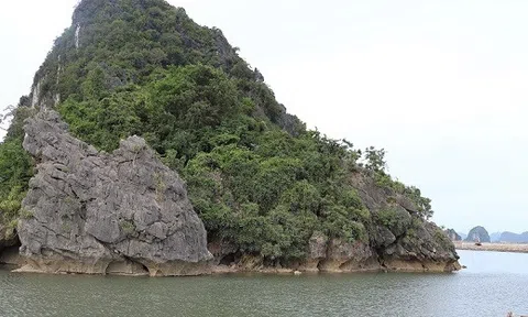 Quảng Ninh: Hòn non bộ khổng lồ giữa đô thị
