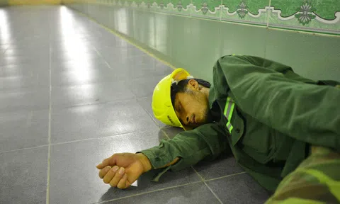 Nắng nóng kỷ lục, người dân ùn ùn kéo xuống hầm đi bộ tránh nóng