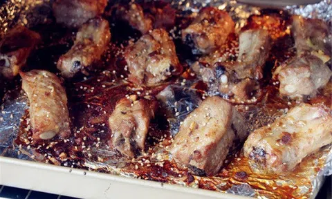 Cuối tuần đãi cả nhà sườn nướng mềm ngon thơm phức