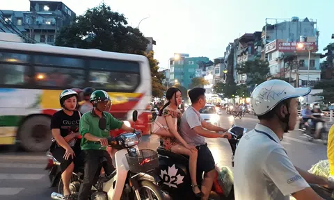 Nhiều trường hợp tham gia giao thông bằng xe gắn máy không đội mũ bảo hiểm