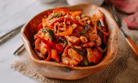 Cuối tuần đãi cả nhà món ức gà xào kiểu Thái cay siêu ngon 