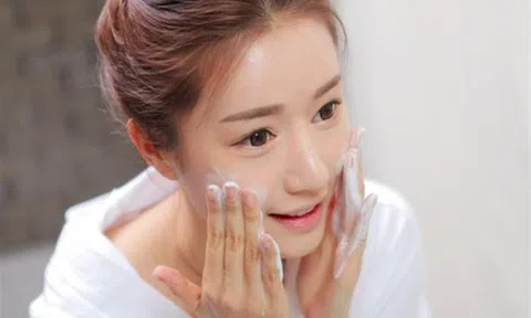 Đây là cách rửa mặt giúp trị mụn, dưỡng ẩm và làm cho làn da đẹp hẳn lên