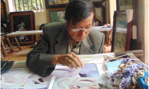 Người nặng lòng với tranh thêu tay truyền thống