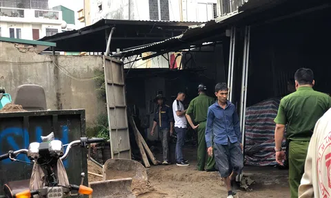 Hà Nội: Cháy kho hàng vật liệu xây dựng, một công nhân bị thương