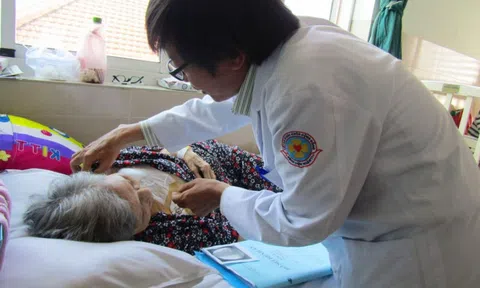 Đặt máy tạo nhịp tim vĩnh viễn cho nữ bệnh nhân nghèo