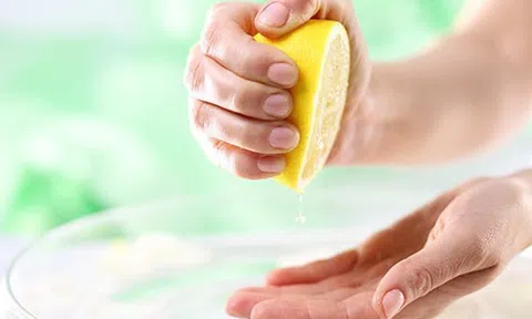 Những vết hằn dây áo do cháy nắng sẽ biến mất nhanh hơn với 5 tips đơn giản này