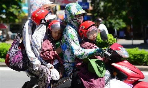 Nguy cơ tai nạn từ việc mặc váy, áo chống nắng khi điều khiển xe máy