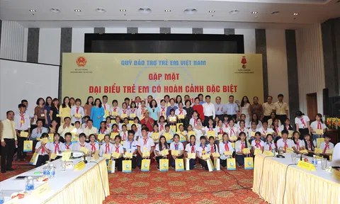 Gặp mặt đại biểu trẻ em có hoàn cảnh đặc biệt tại Phủ Chủ tịch
