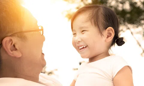 Giữ những thói quen này, bố mẹ đừng nghĩ thương con mà đang làm hỏng tương lai của bé