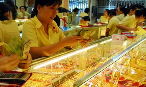 Giá vàng hôm nay 12/7: Tiếp tục chìm sâu