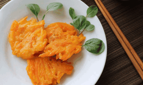 Lót dạ buổi xế chiều với bánh bí ngô chiên vàng ruộm và siêu giòn này